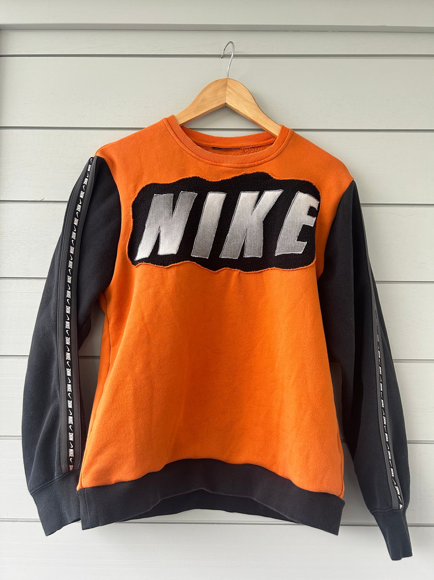 Sweat Nike orange et noir